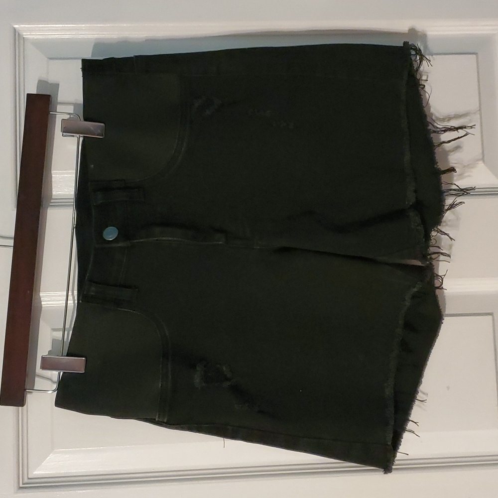 TIME AND TRU MATERNITY SIZE MEDIUM (8-10) BLACK SHORTS